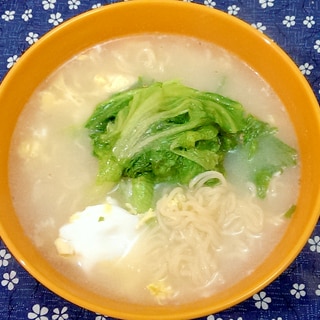 レタスとたまごのとんこつラーメン